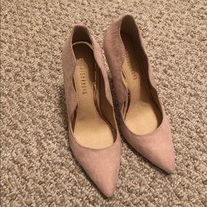 LAST CALL! ITEM IS BEING DISCARDED Tan suede pumps
